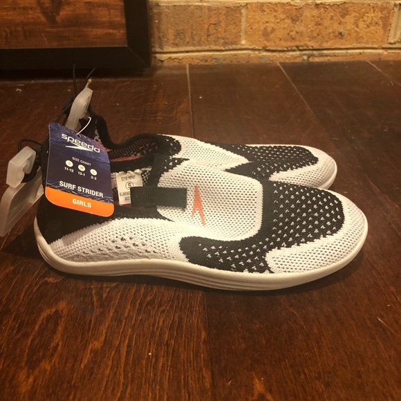 NWT Speedo girls water shoes surf strider